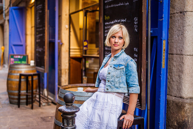 Sesión de fotos de retrato en el Park Güell. Fotógrafo en Barcelona  Maslik Yulia