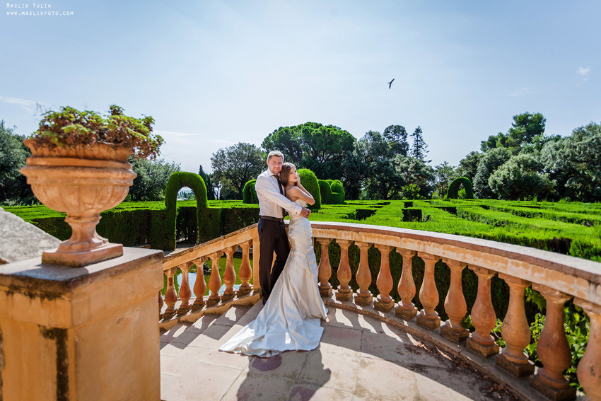 Свадебная фотосессия в Барселоне в парке Лабиринт. Фотограф в Барселоне Испании Маслик Юлия