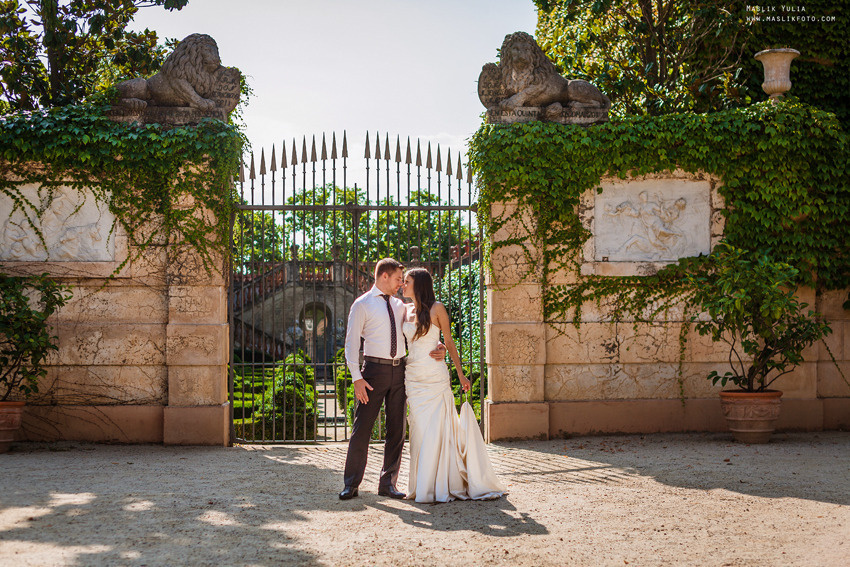 Свадебная фотосессия в Барселоне в парке Лабиринт. Фотограф в Барселоне Испании Маслик Юлия