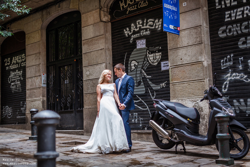 Дождливая фотосессия в Барселоне. Фотограф в Барселоне Испании Маслик Юлия