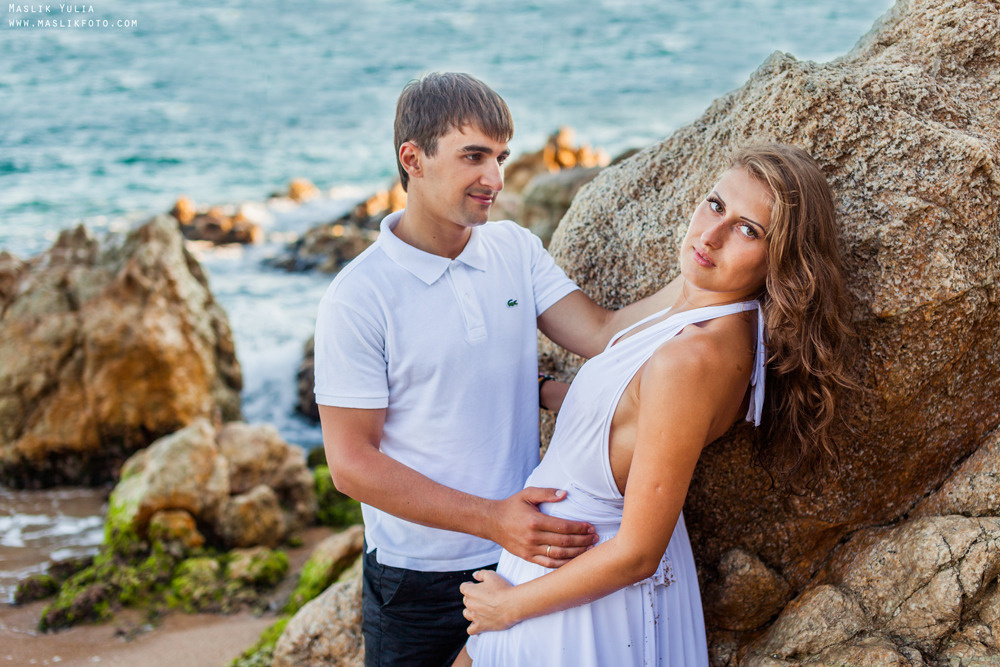 Passionate photo shoot on the Costa Brava. Photographer in Barcelona Spain Maslik Yulia