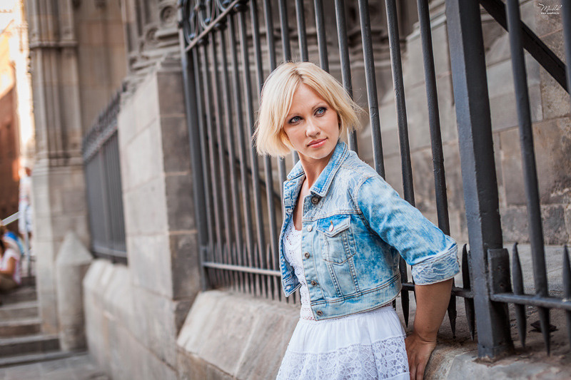 Sesión de fotos de retrato en el Park Güell. Fotógrafo en Barcelona  Maslik Yulia