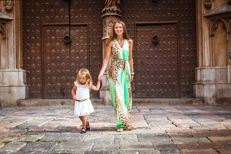 Family photo shoot in Tarragona. Photographer in Barcelona Spain Maslik Yulia
