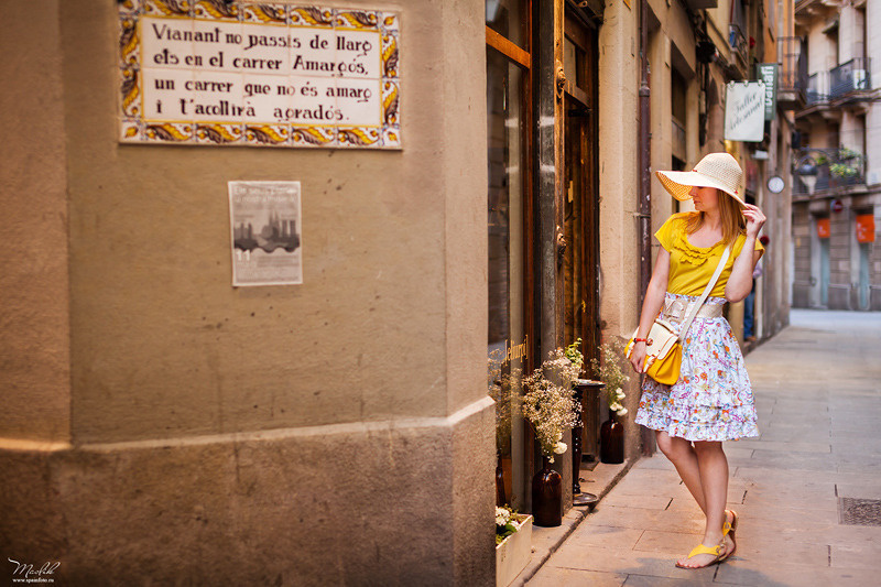Sesión de fotos de retrato en el barrio gótico. Fotógrafo en Barcelona  Maslik Yulia