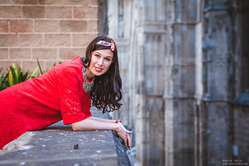 Elegante sesión de fotos en el puerto de Barcelona. Fotógrafo en Barcelona  Maslik Yulia