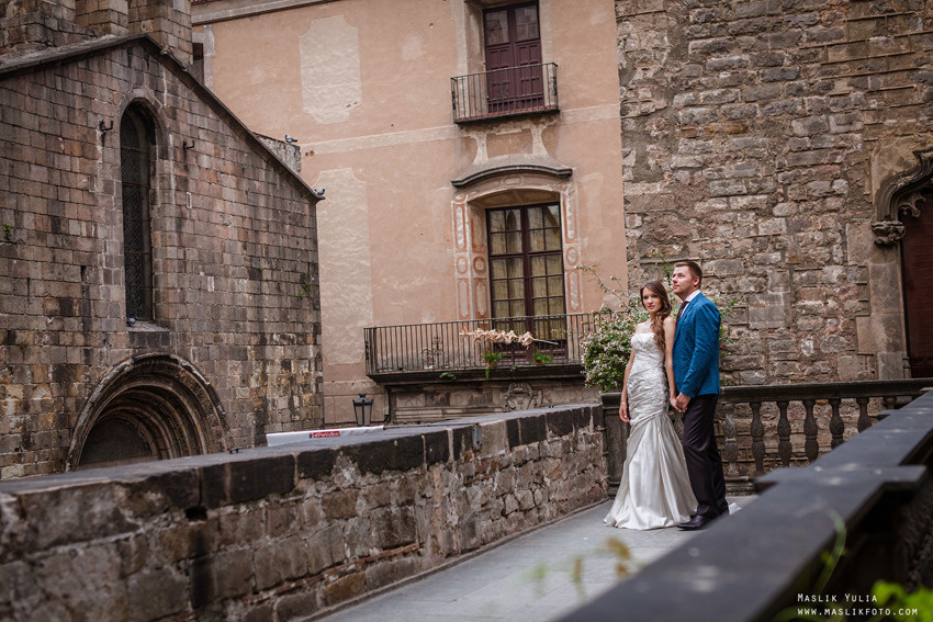 Свадебная фотосессия в Барселоне в парке Лабиринт. Фотограф в Барселоне Испании Маслик Юлия