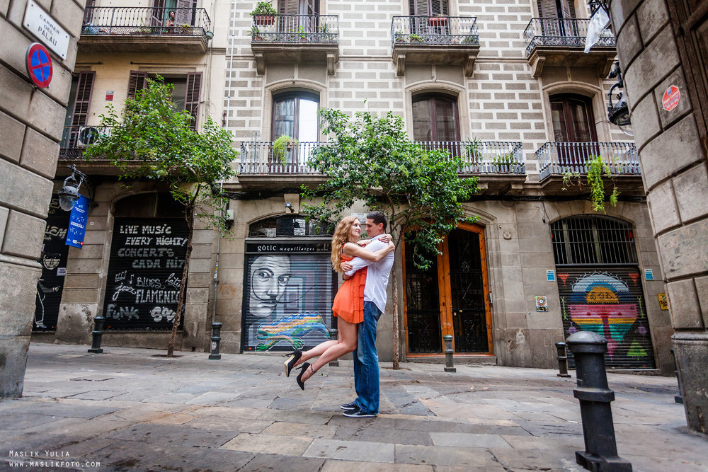 Pierwsza wspólna sesja zdjęciowa w Barcelonie. Fotograf w Barcelonie Hiszpanii Maslik Yulia
