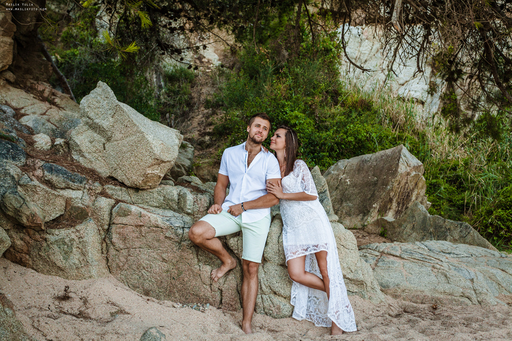 Sesión de fotos de playa en la Costa Brava. Fotógrafo en Barcelona  Maslik Yulia