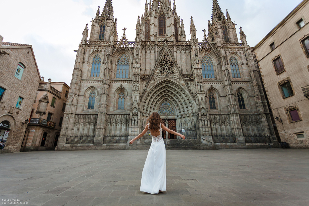 Fairytale photo shoot in Barcelona. Photographer in Barcelona Spain Maslik Yulia