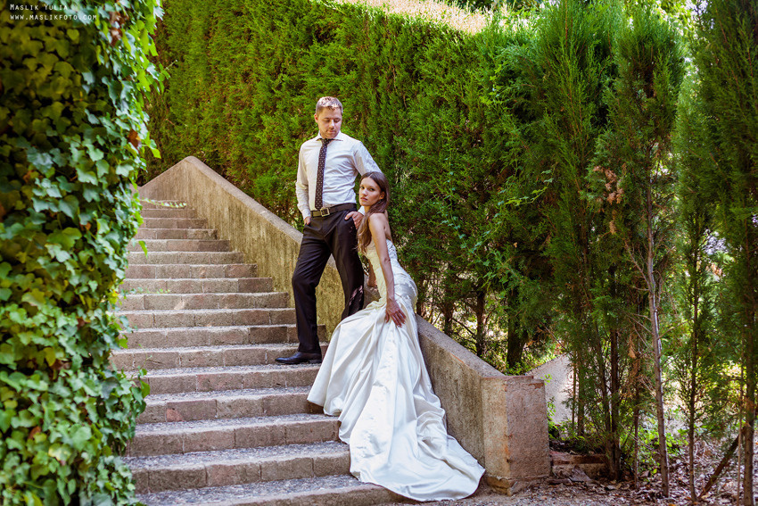 Свадебная фотосессия в Барселоне в парке Лабиринт. Фотограф в Барселоне Испании Маслик Юлия