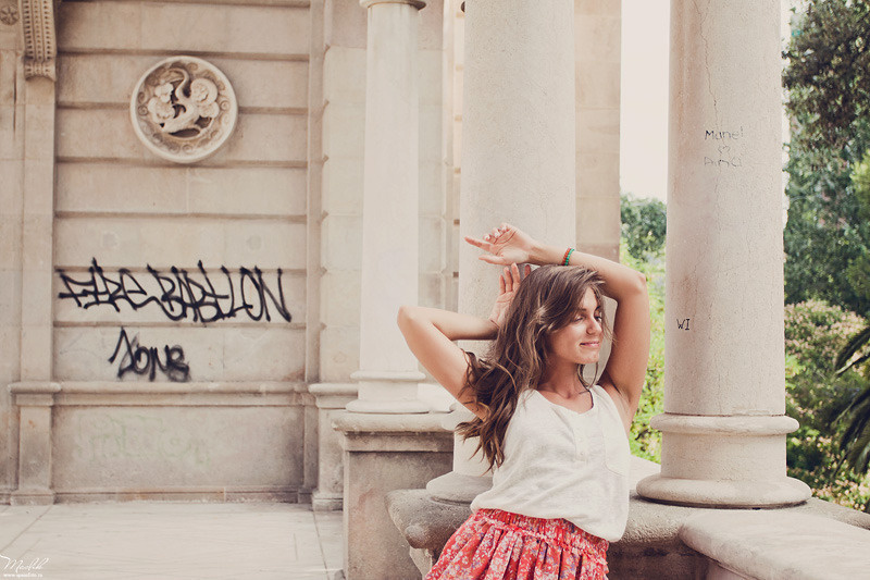 Street style photo shoot in Barcelona. Photographer in Barcelona Spain Maslik Yulia