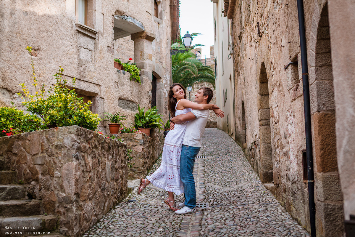 Sea photo session in Tossa de Mar. Photographer in Barcelona Spain Maslik Yulia
