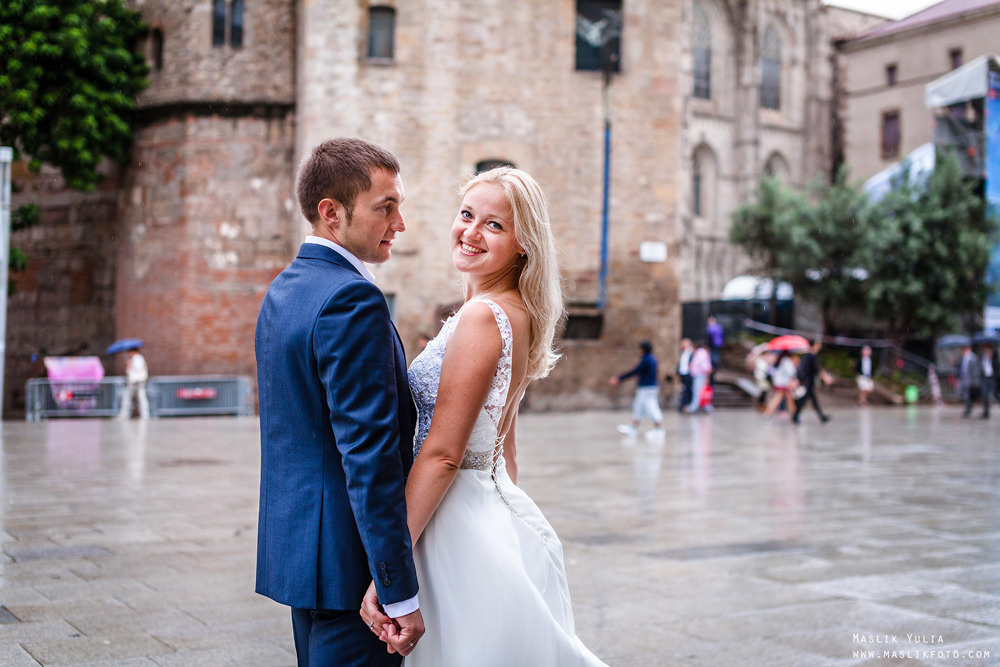 Дождливая фотосессия в Барселоне. Фотограф в Барселоне Испании Маслик Юлия