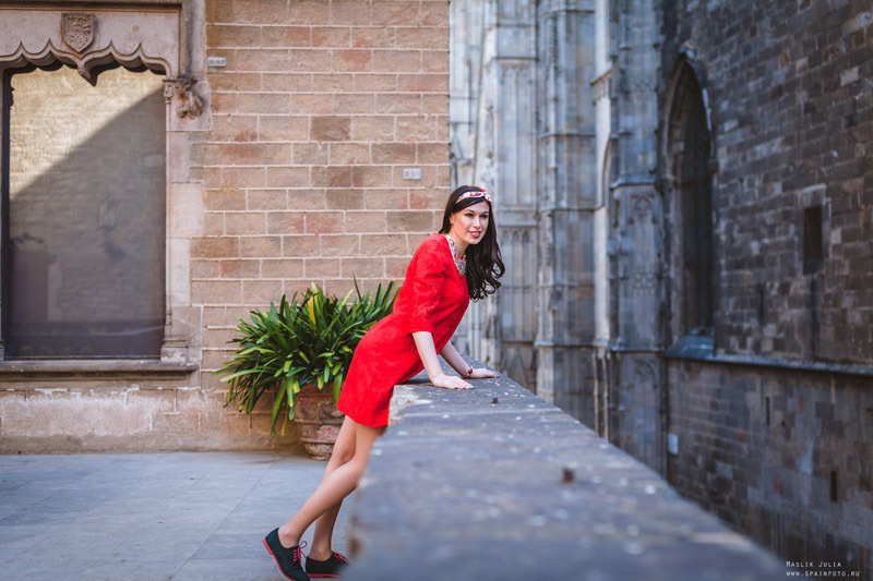Elegante sesión de fotos en el puerto de Barcelona. Fotógrafo en Barcelona  Maslik Yulia