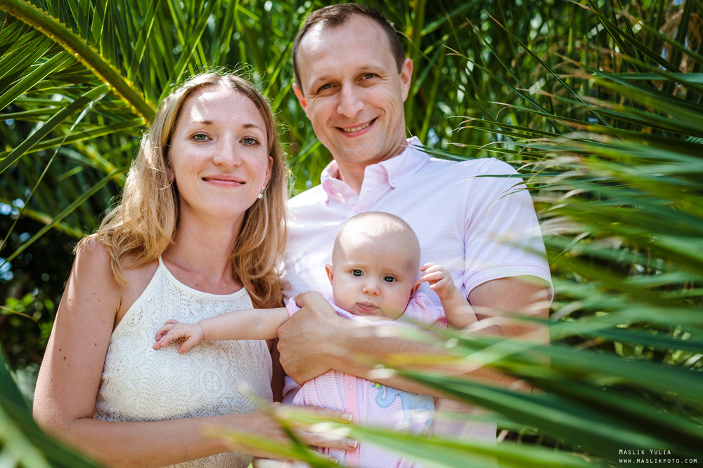 Sesión fotográfica familiar de verano en Barcelona. Fotógrafo en Barcelona  Maslik Yulia