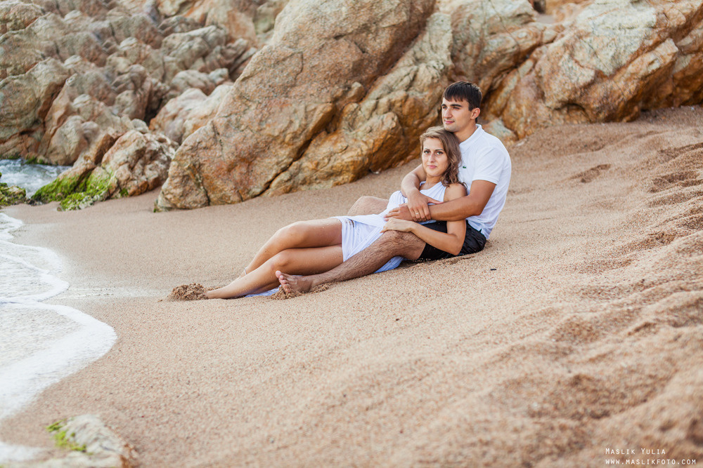 Passionate photo shoot on the Costa Brava. Photographer in Barcelona Spain Maslik Yulia