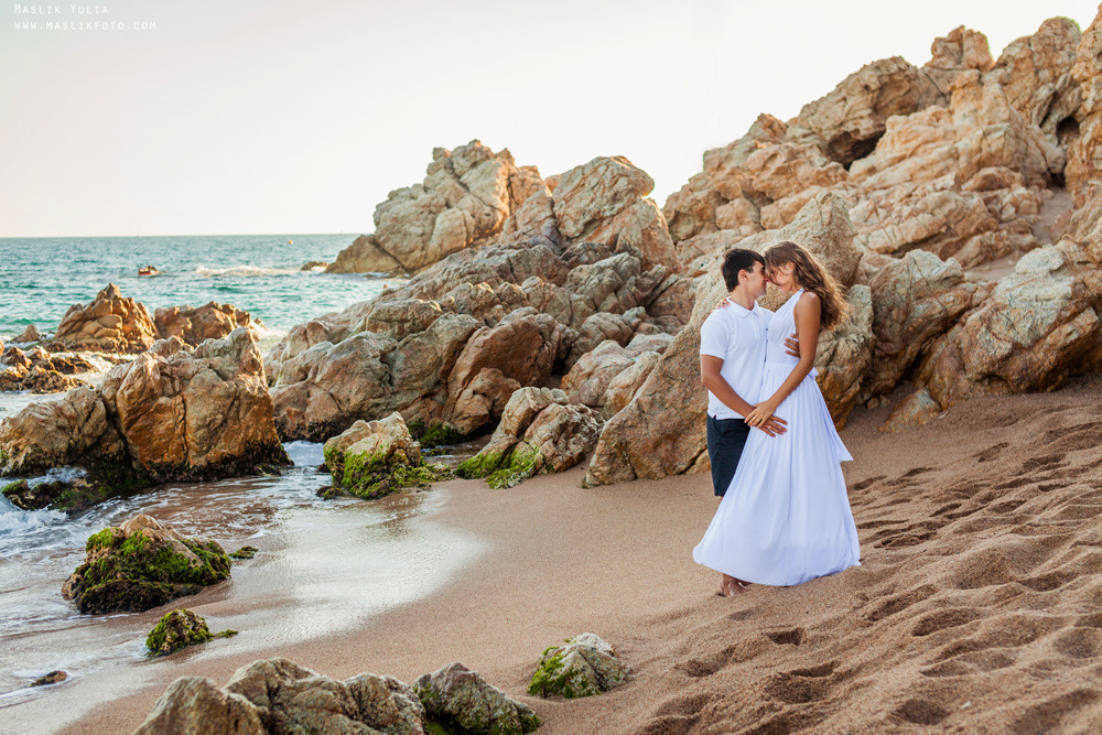 Passionate photo shoot on the Costa Brava. Photographer in Barcelona Spain Maslik Yulia