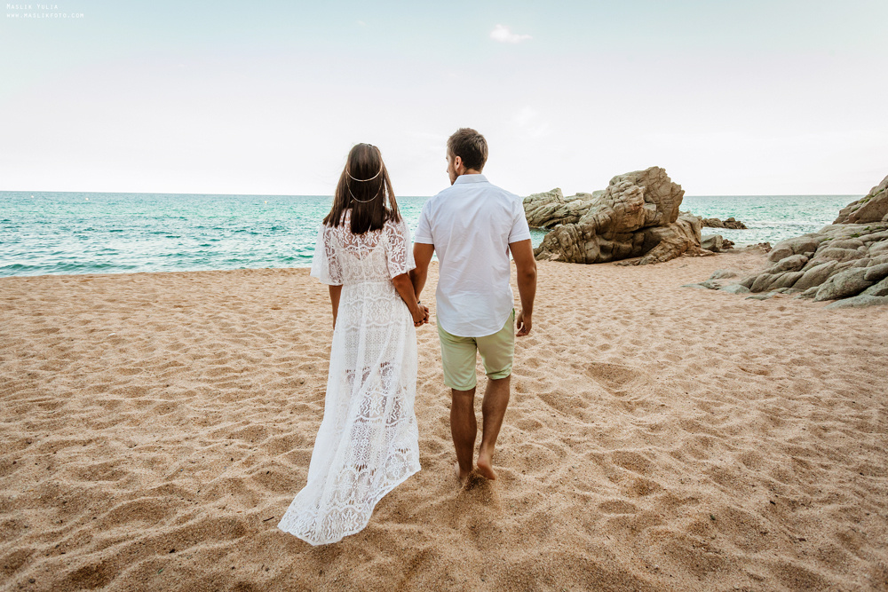 Sesión de fotos de playa en la Costa Brava. Fotógrafo en Barcelona  Maslik Yulia