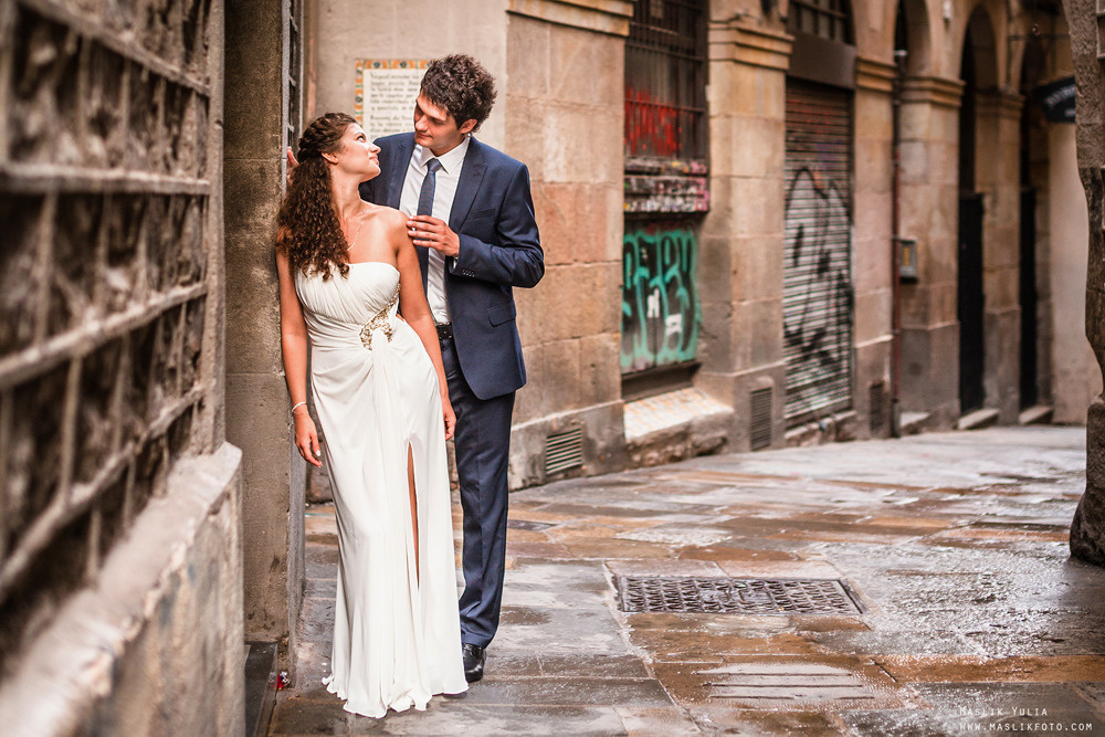 Sesión de fotos de boda de playa en España. Fotógrafo en Barcelona  Maslik Yulia