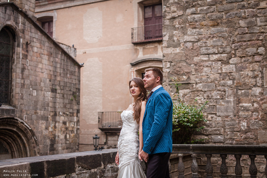 Свадебная фотосессия в Барселоне в парке Лабиринт. Фотограф в Барселоне Испании Маслик Юлия