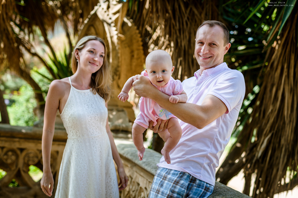 Sesión fotográfica familiar de verano en Barcelona. Fotógrafo en Barcelona  Maslik Yulia