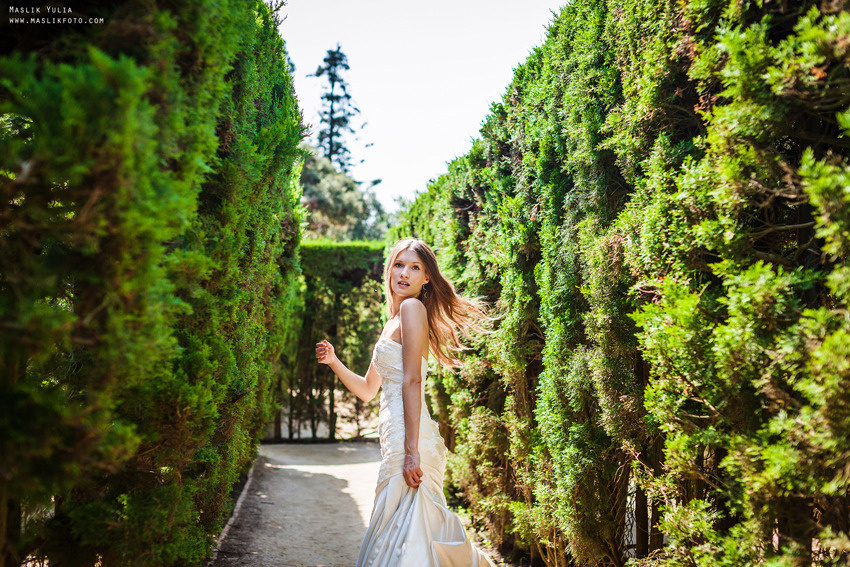 Свадебная фотосессия в Барселоне в парке Лабиринт. Фотограф в Барселоне Испании Маслик Юлия