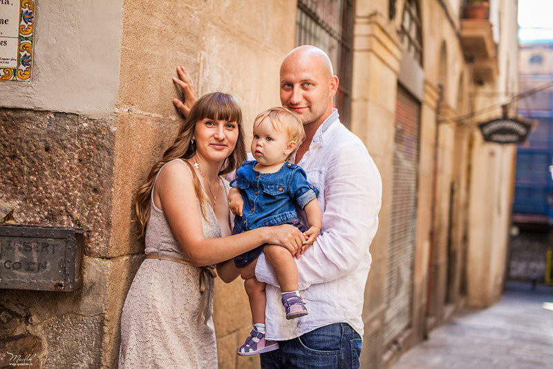 Sesión fotográfica familiar en la playa en Barcelona. Fotógrafo en Barcelona  Maslik Yulia