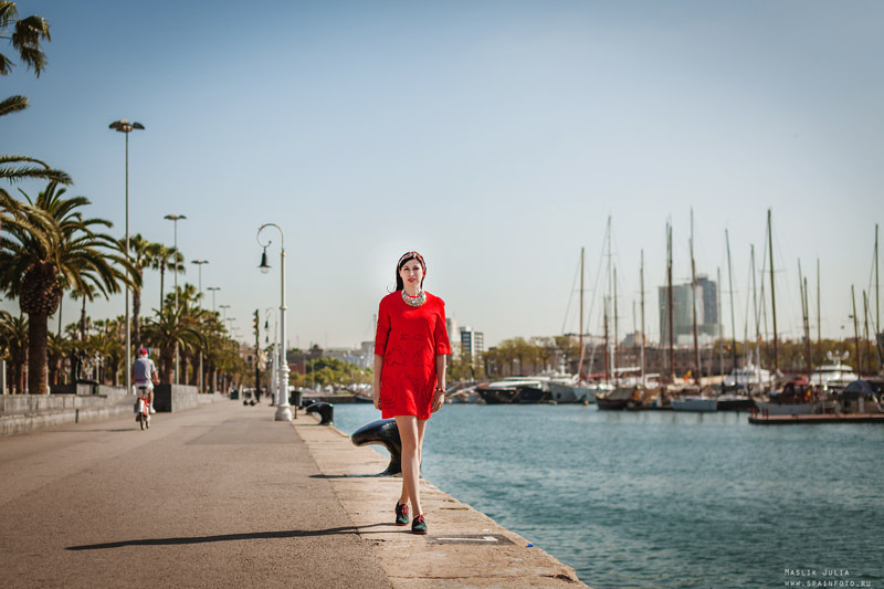 Elegante sesión de fotos en el puerto de Barcelona. Fotógrafo en Barcelona  Maslik Yulia