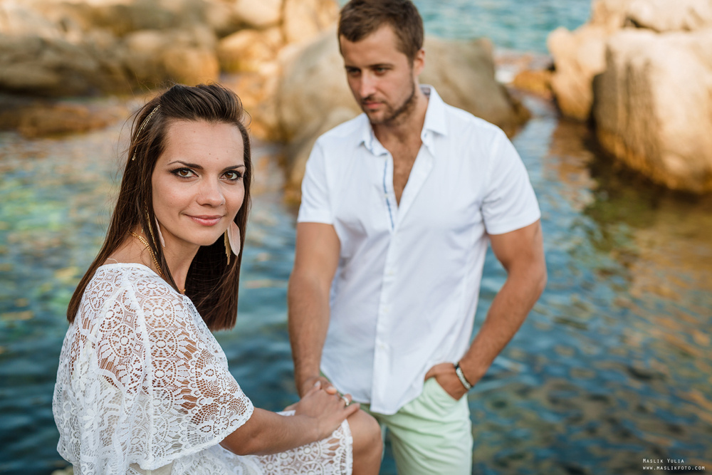 Sesión de fotos de playa en la Costa Brava. Fotógrafo en Barcelona  Maslik Yulia