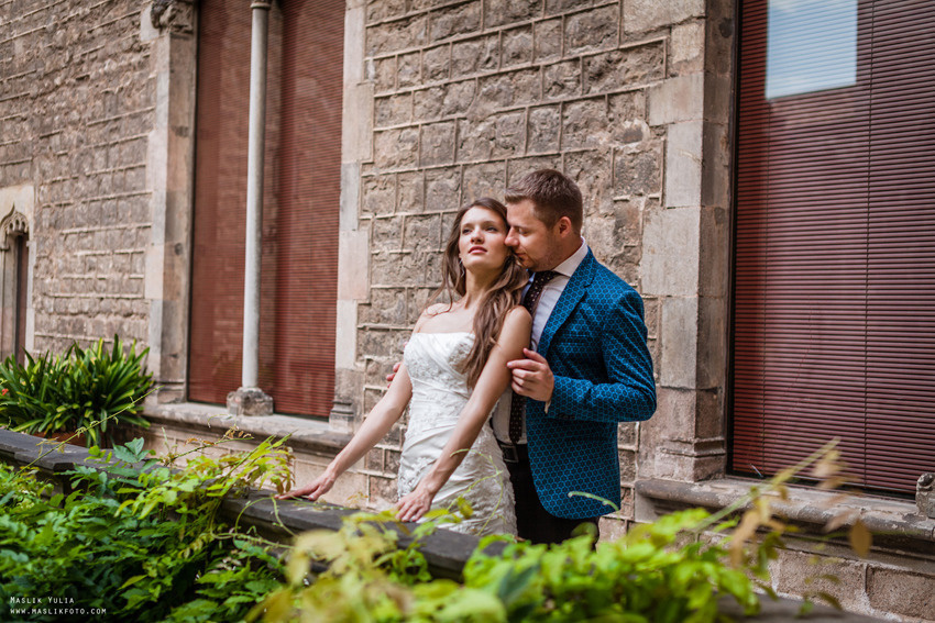Свадебная фотосессия в Барселоне в парке Лабиринт. Фотограф в Барселоне Испании Маслик Юлия