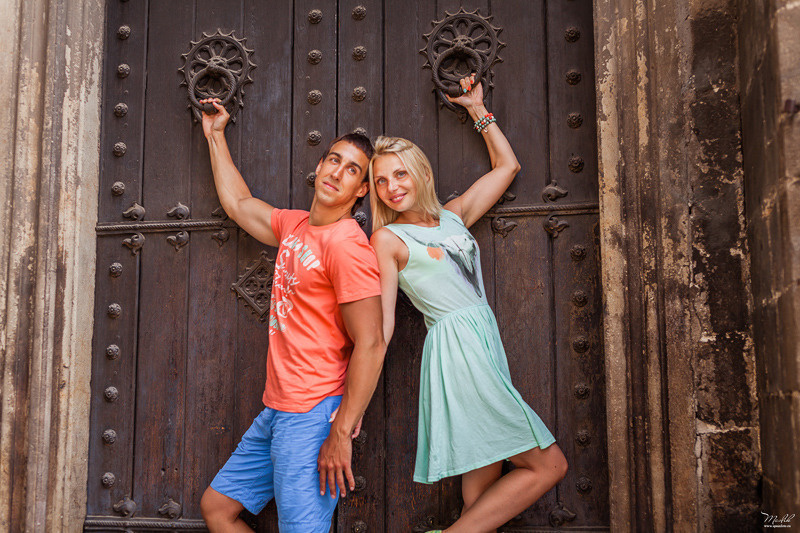 Dziarska rodzinna sesja zdjęciowa w Barcelonie. Fotograf w Barcelonie Hiszpanii Maslik Yulia