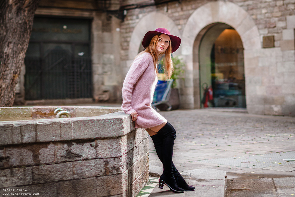 Zimowa sesja zdjęciowa na plaży w Barcelonie. Fotograf w Barcelonie Hiszpanii Maslik Yulia
