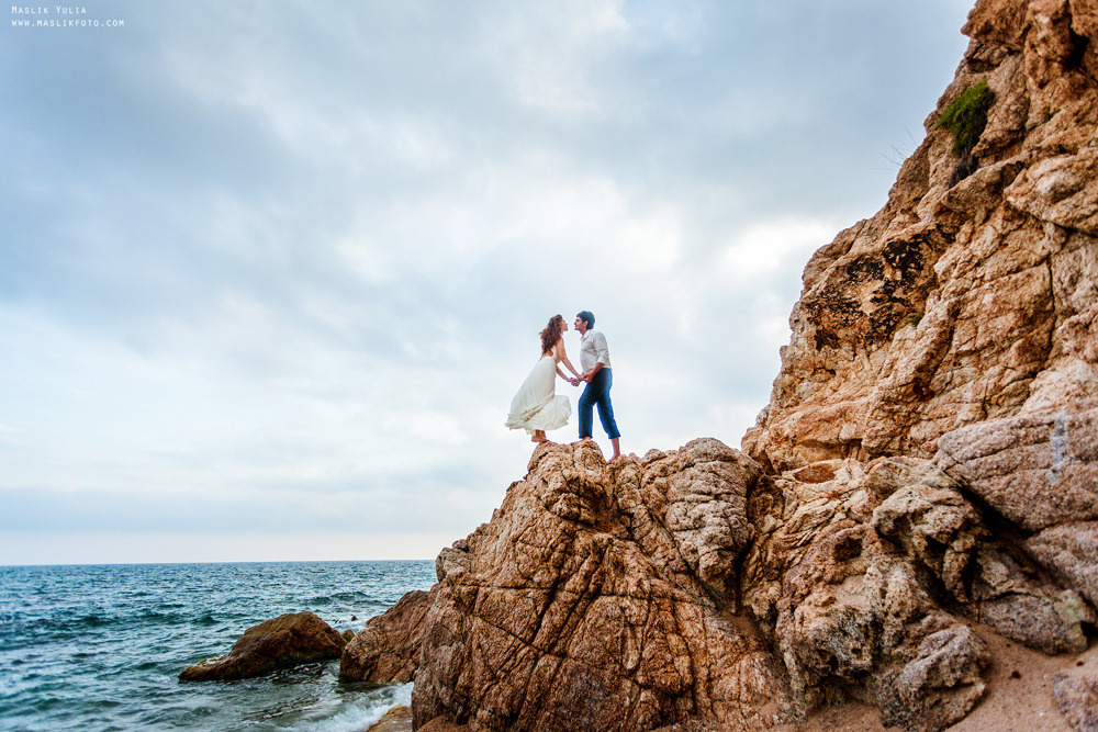 Sesión de fotos de boda de playa en España. Fotógrafo en Barcelona  Maslik Yulia