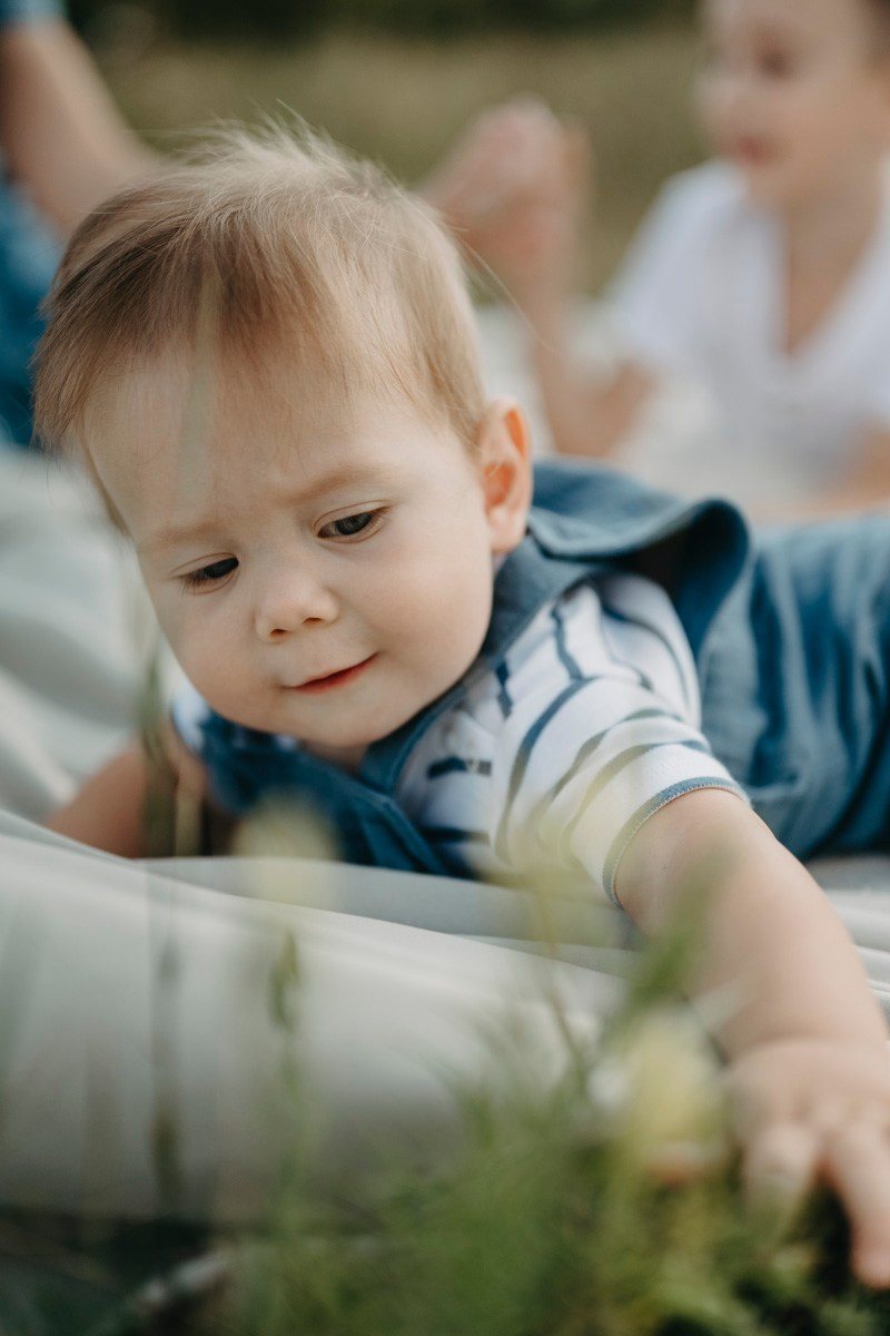 Basici / porodicno fotografisanje u prirodi. Deciji i porodicni fotograf u Beogradu Oksana Skendzic