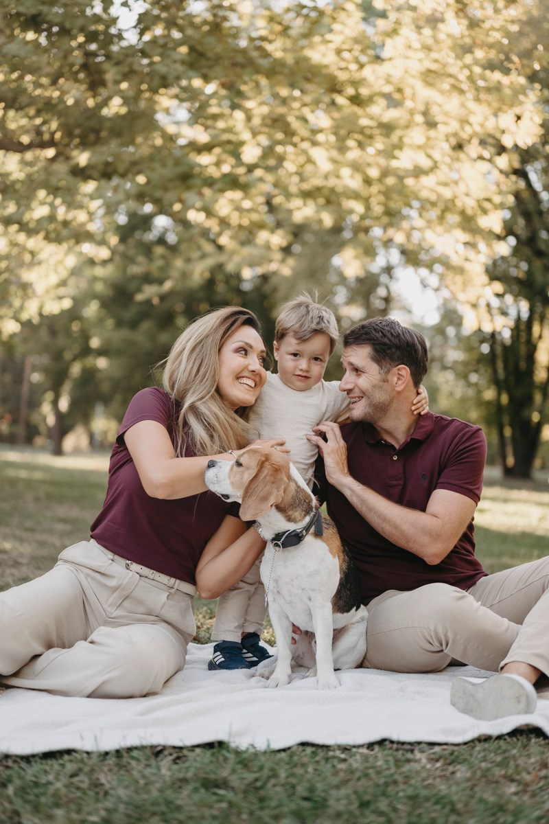 Aleksandra, Lazar, Marin i Leo / porodicno fotografisanje napolju. Deciji i porodicni fotograf u Beogradu Oksana Skendzic