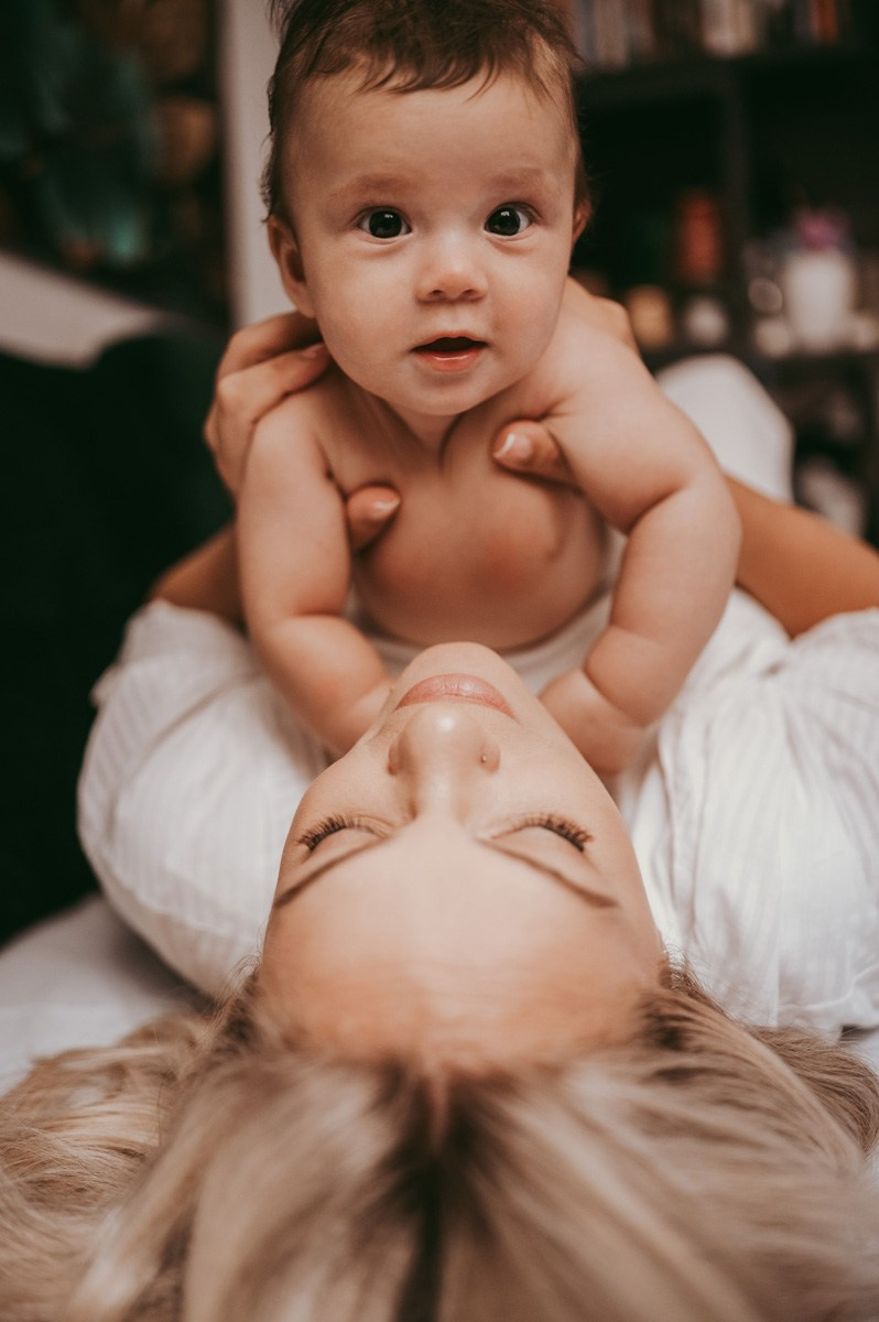 fotografisanje beba kod kuce, porodicno fotografisanje, fotografisanje dece, mama i beba, prve dane sa bebom, kozmetika za bebe, poklon za decu, soba za bebu, decija garderoba, majcinstvo, nega novorodjenceta, priprema za porodjaj, nega beba, dojenje
