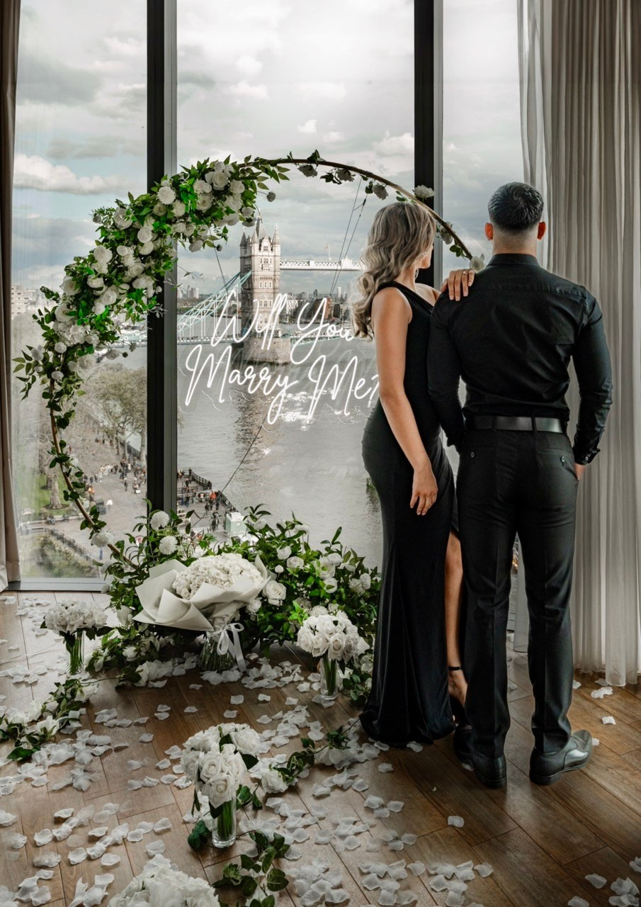 Proposal Cheval Three Quays. Tonya Kyrylenko photographer in London