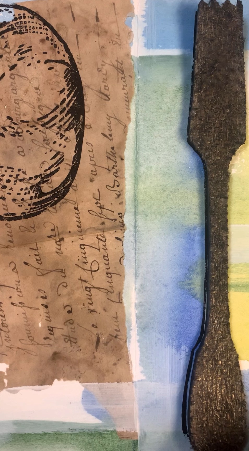 Dettaglio libro d’artista “Arte da Mangiare” di Nadia Kuprina, linoleum, forchetta, pane, carta antica, collage