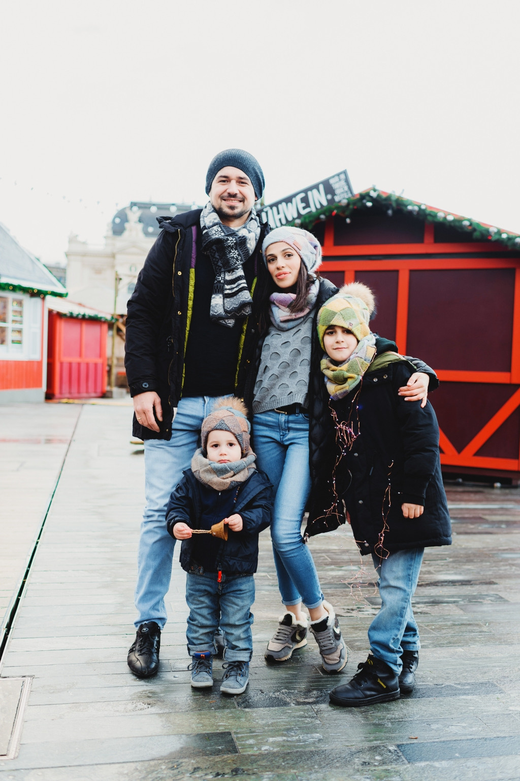 SABINA, NEBOJSA, PHILIPP AND KEMRAN | CHRISTMAS FAMILY PHOTOSHOOT | ZÜRICH. HOME