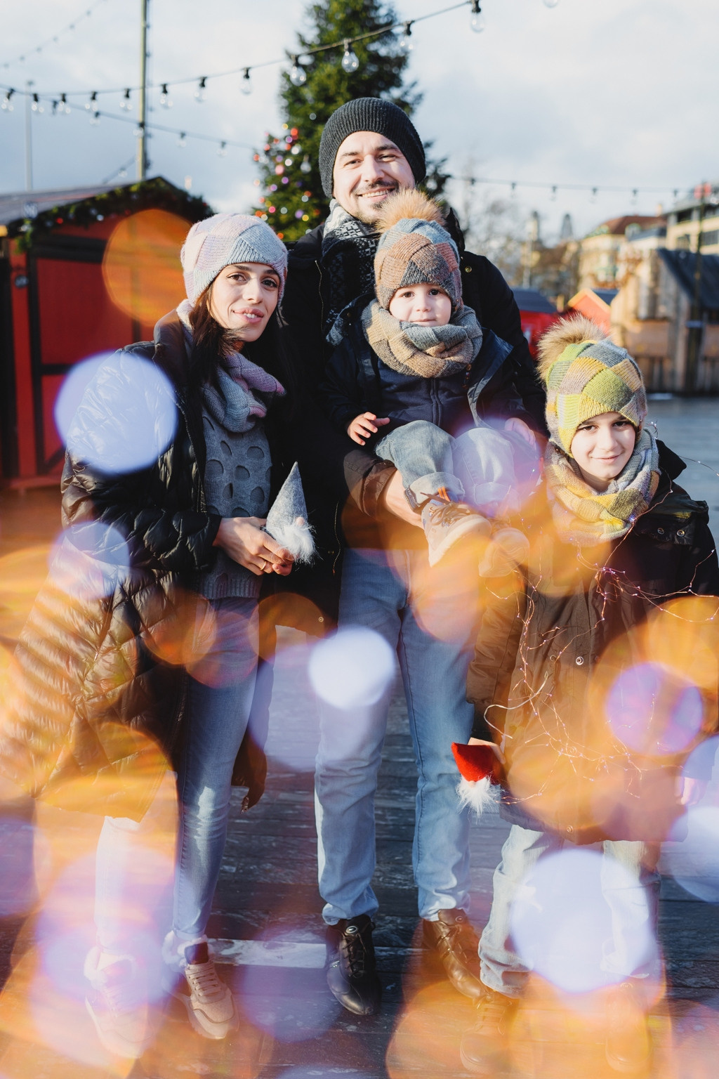 SABINA, NEBOJSA, PHILIPP AND KEMRAN | CHRISTMAS FAMILY PHOTOSHOOT | ZÜRICH. HOME