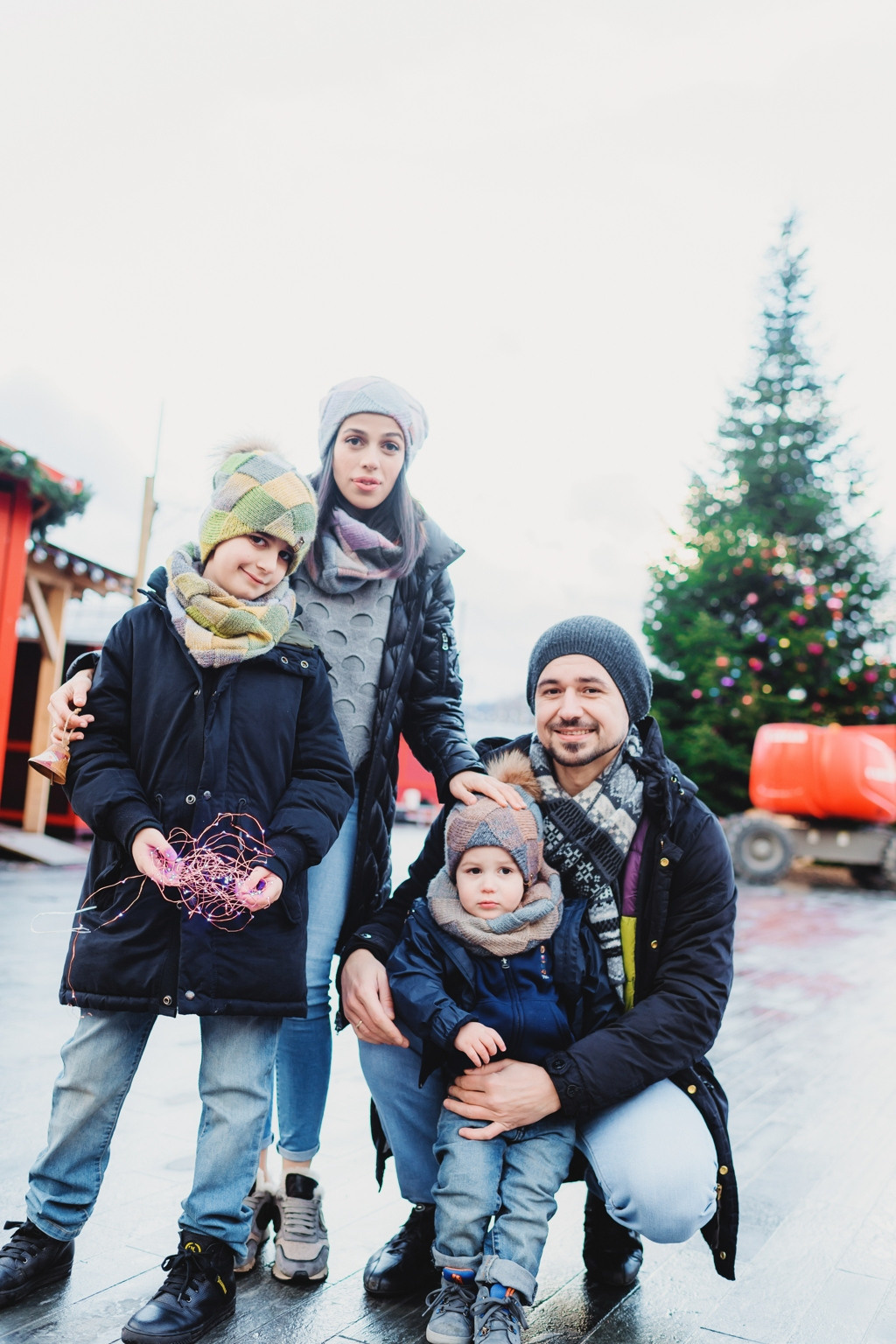 SABINA, NEBOJSA, PHILIPP AND KEMRAN | CHRISTMAS FAMILY PHOTOSHOOT | ZÜRICH. HOME