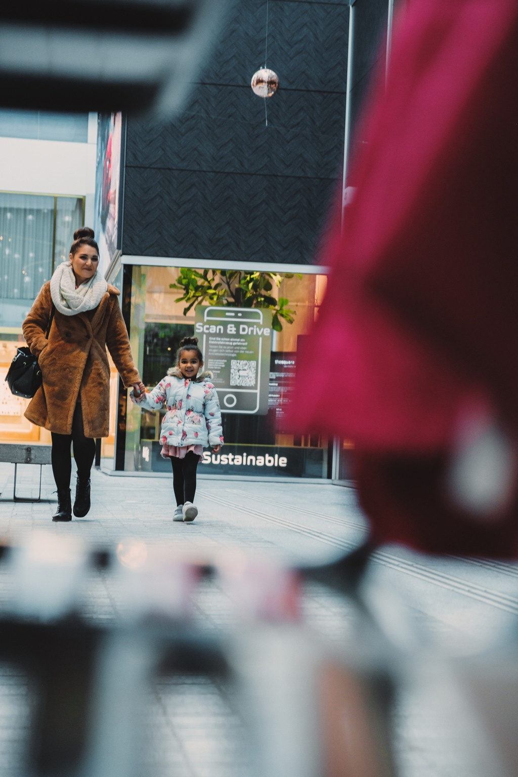 JESSICA AND MIA | FAMILY PHOTOSHOOT | ZÜRICH. HOME