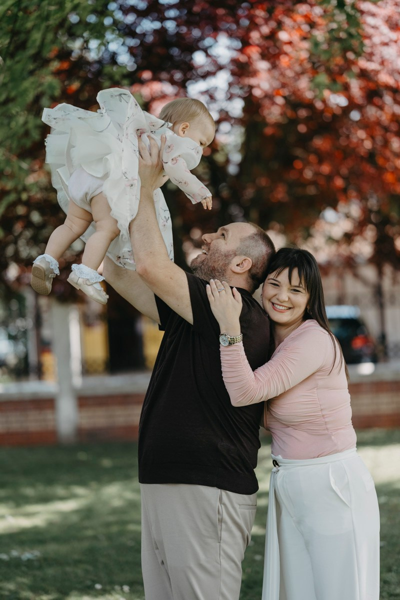 Verino krstenje / Crkva Rodjenja Presvete Bogorodice, Batajnica. Deciji i porodicni fotograf u Beogradu Oksana Skendzic