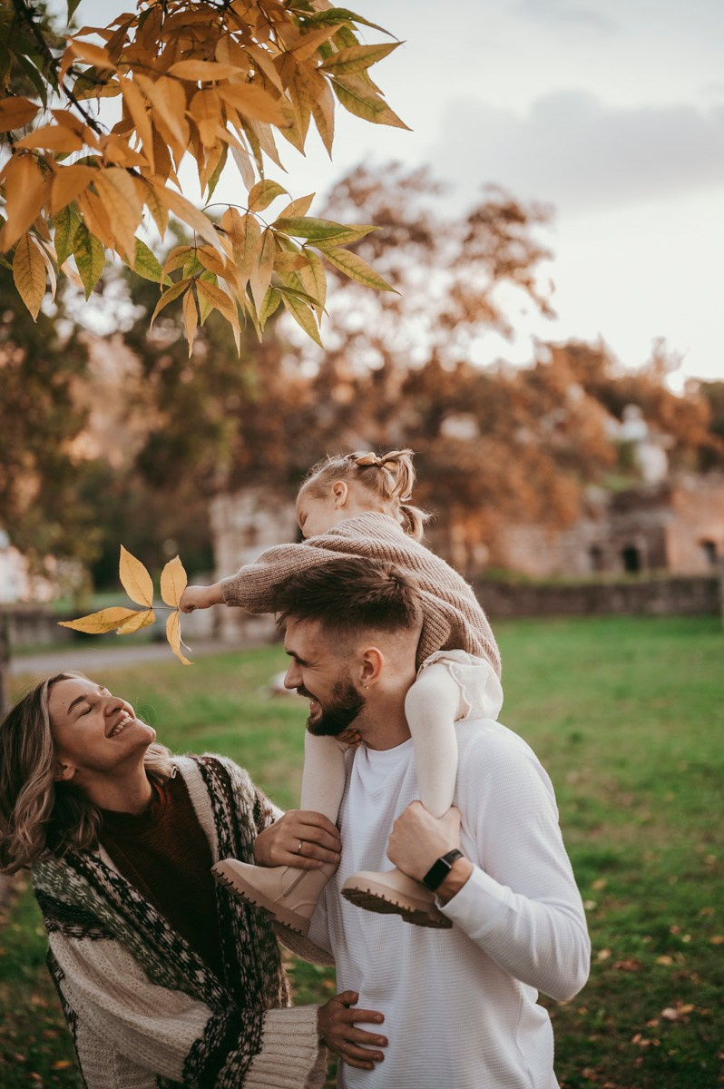 Anastasija, Aleksej i Agata / porodicno fotografisanje napolju. Deciji i porodicni fotograf u Beogradu Oksana Skendzic