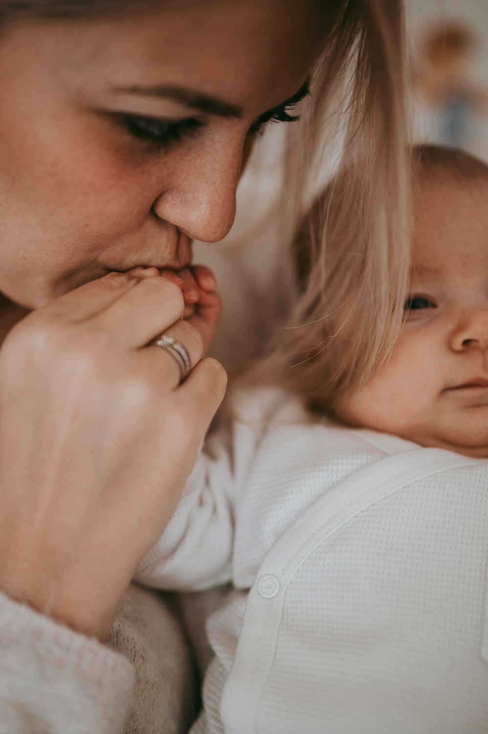 Porodicno fotografisanje sa bebom kod kuce / Ivana Miroslav i Nadica. Deciji i porodicni fotograf u Beogradu Oksana Skendzic