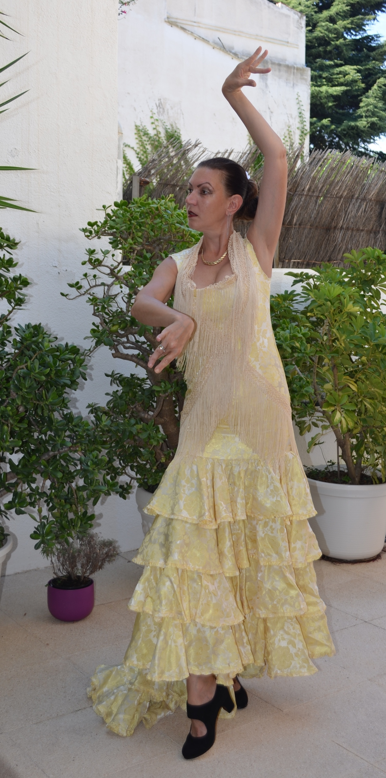 Qualifiée d’artiste de l’ensemble de danse folklorique, j’ai des expér. Милок и Кирок это позитивные и реальные персоны из Люксембурга, много