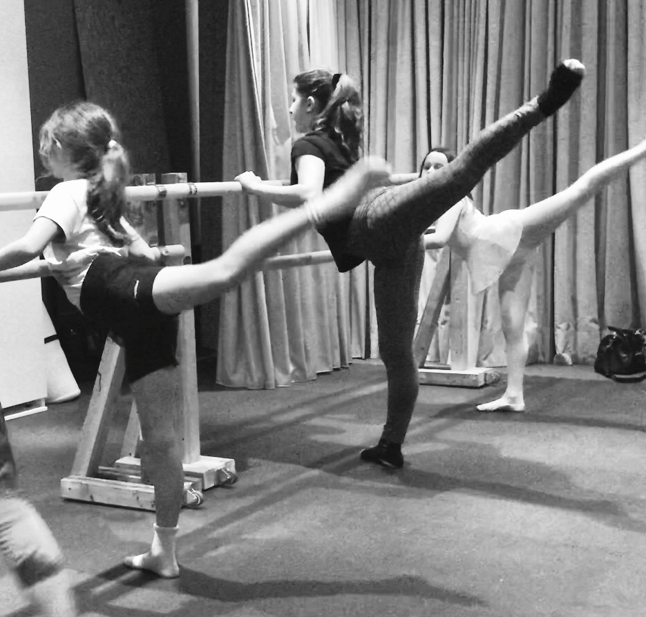 Professeur de danse. Mannequins, design, decoration, handmade, photographe…