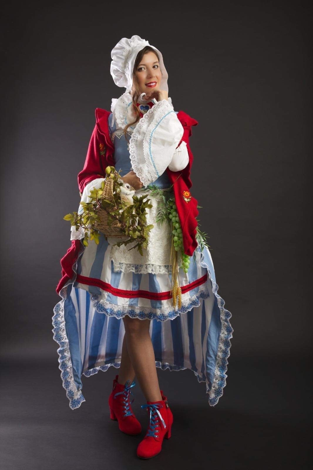 Melanie Heynsbroek, Miss Luxembourg 2019, miss world, photomodèle, Modél, mannequin, défilé, L'actrice, le patinage artistique et le patin en ligne, Luxembourg, Robes faites à la main, broderie à la main, idée de conception de la robe, broderie de bisbilles, costume national le Luxembourg, Lëtzebuerg, Мисс Люксембург 2019, участница Мисс Мира 2019, фотомодель, Модель, Актриса,  Фигурное катание на льду Люксембург, фигурное катание на роликовых коньках Люксембург, аниматор, детский день рождения, платья ручной работы, ручная вышивка, идея дизайна платья, вышивка бисером, национальный костюм Люксембург.