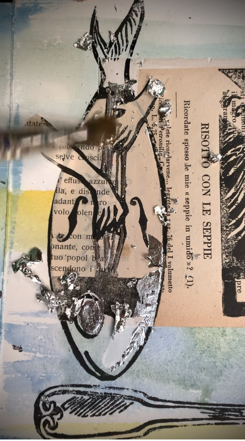 Dettaglio libro d’artista “Arte da Mangiare” di Nadia Kuprina, cello, pesce, argento