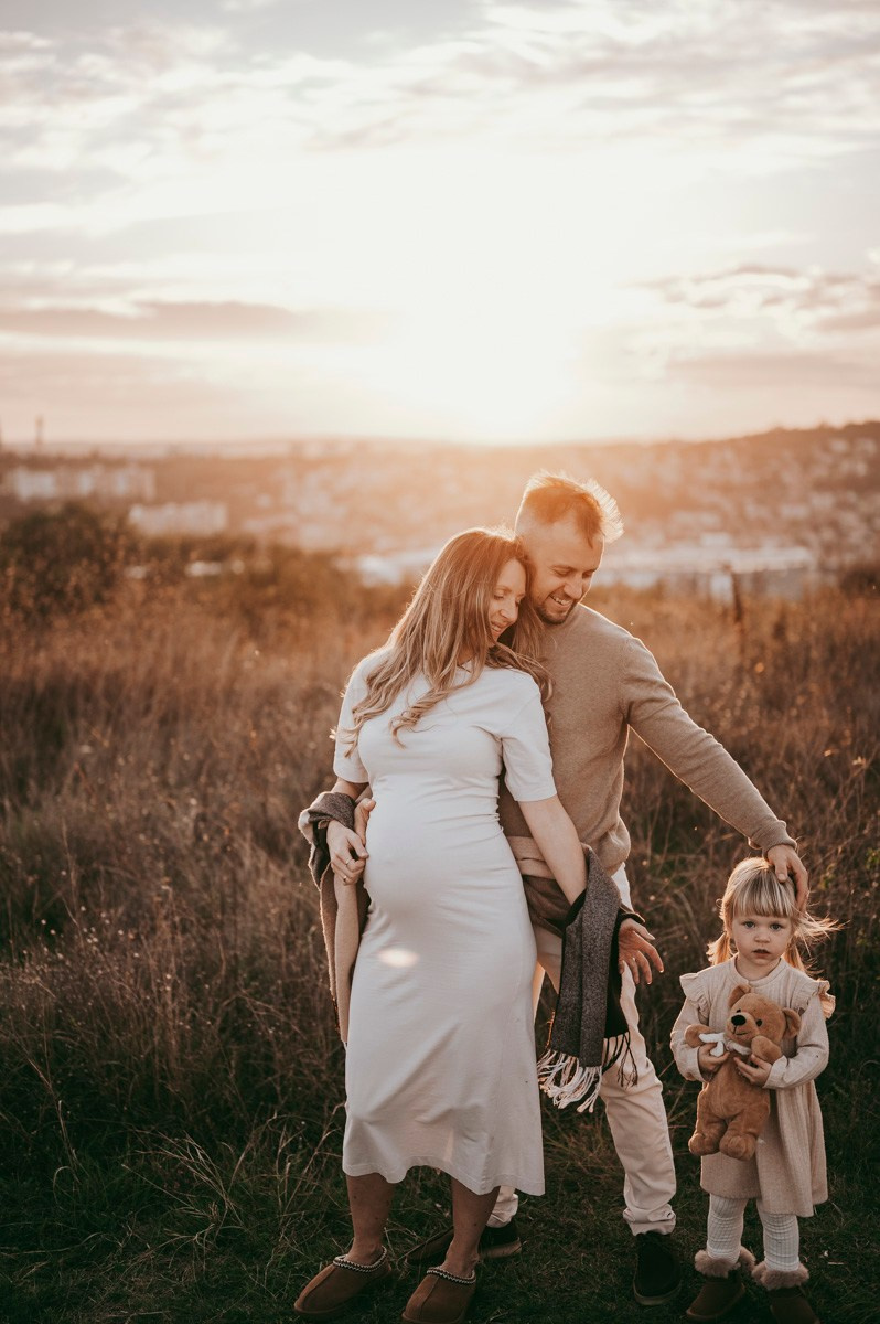 Milena / trudnicko fotografisanje sa porodicom. Deciji i porodicni fotograf u Beogradu Oksana Skendzic